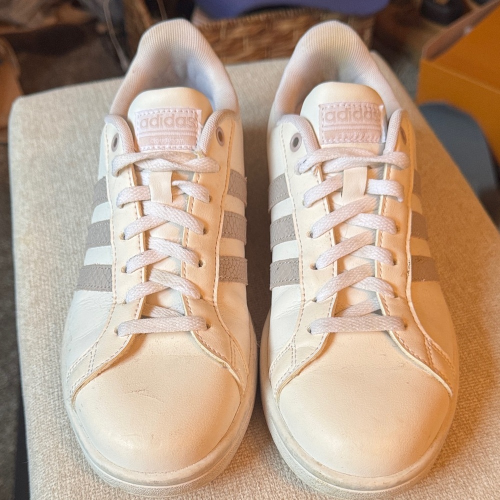Adidas Cloudfoam White and Gray Casual Sneakers W8 Lightly Worn